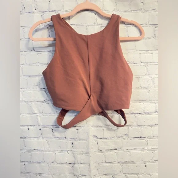 Athleta Conscious Cut Out Crop A-C Sports tank Size Large NWOT - Picture 1 of 10